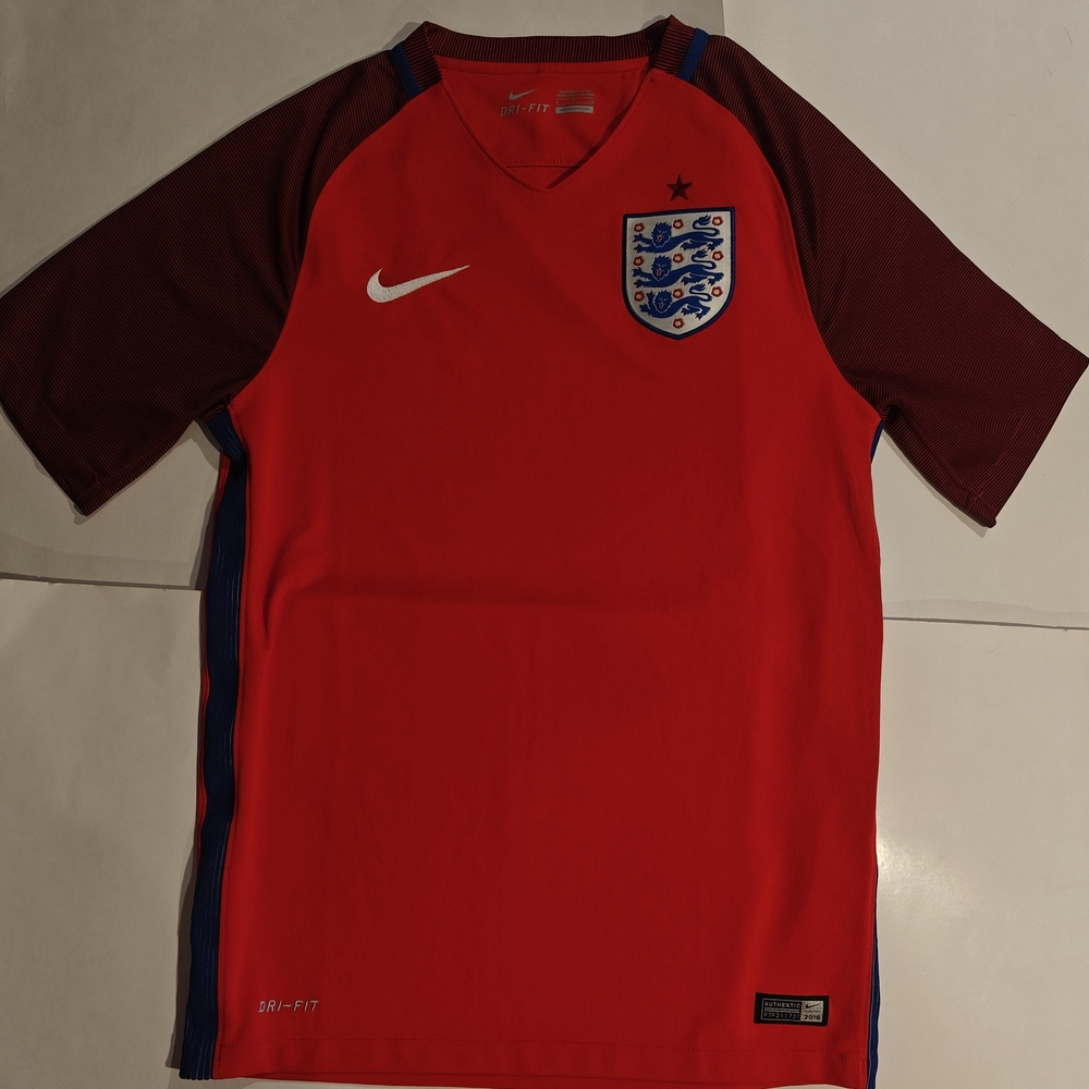 England Jersey 2016/2017 Away Nike - Men’s Small Red Dri-FIT Soccer Shirt